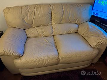 Divano 3 posti + divano 2posti+ tavolinetto