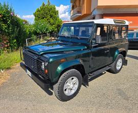 Land Rover Defender 90 TD5 RESTAURATA!