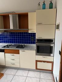 Cucina completa di elettrodomestici