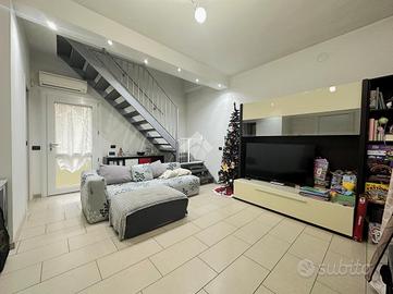 CASA SEMINDIPENDENTE A PAVIA