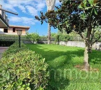 Appartanvilla con 250mq di giardino a Fondachello