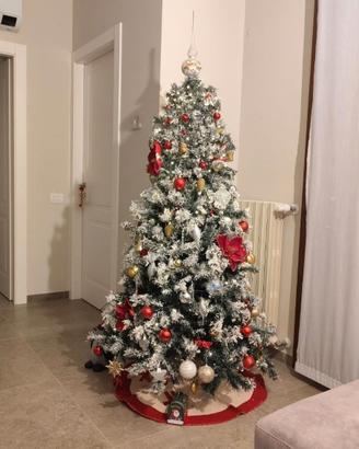 Albero di Natale con neve - innevato