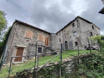 Rustico / Casale di 200 m² con più di 5 locali a S