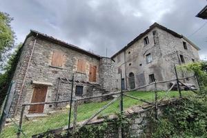Rustico / Casale di 200 m² con più di 5 locali a S