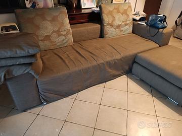 Divano 4 posti più puf