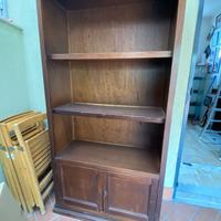 armadio  e libreria in legno