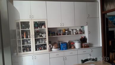 CREDENZA BIANCA + PENSILI CUCINA BIANCHI