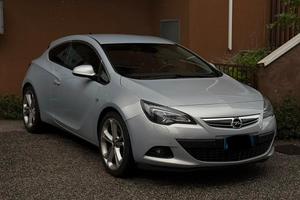 Opel Astra J GTC