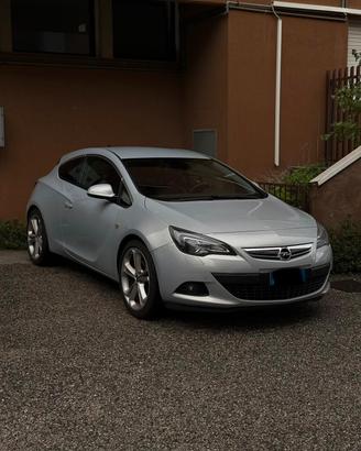 Opel Astra J GTC
