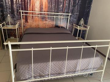 Letto artigianale in ferro battuto+ comodini