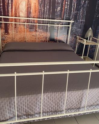 Letto artigianale in ferro battuto+ comodini