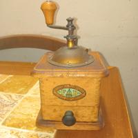 Antico macinino 