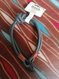 Collare grigio per cane nuovo