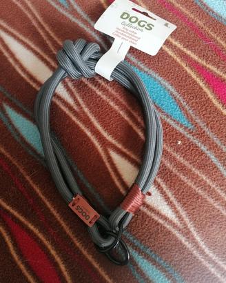 Collare grigio per cane nuovo