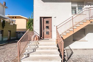 PORZIONE DI BIFAMILIARE A RIMINI