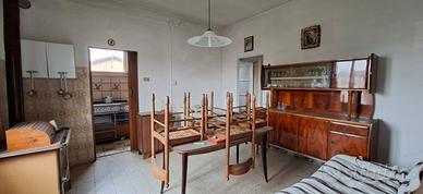 Crespino, appartamento in centro con giardino