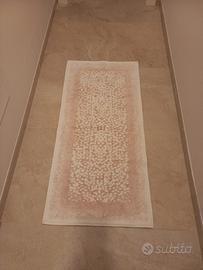Tappeto bagno rosa e bianco