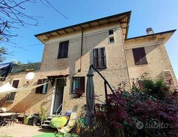 Villa di 300 m² con più di 5 locali e box auto dop