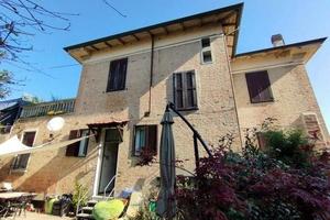 Villa di 300 m² con più di 5 locali e box auto dop