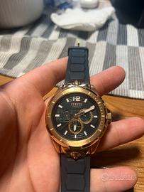 Orologio versus versace