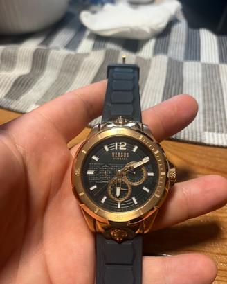 Orologio versus versace
