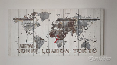 Quadro carta geografica con orologio