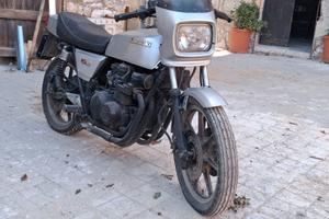 Kawasaki Gpz 550 da restaurare