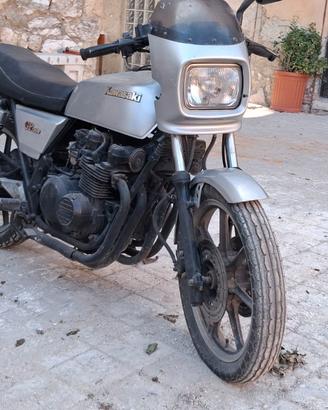 Kawasaki Gpz 550 da restaurare