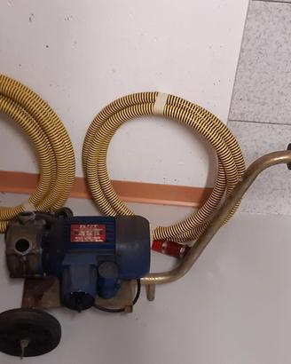 Pompa autoadescante per vino