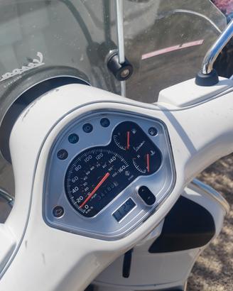 vespa 300 gts