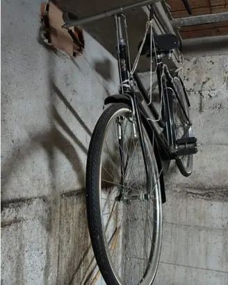 Bici d'epoca restaurata con freni a bacchetta
