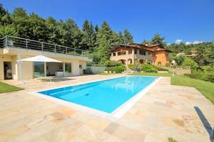 Villa di 916 m² con più di 5 locali e box auto dop