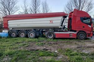 Stralis 570 cv + vasca Tecnocar