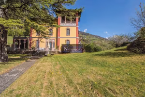 Villa di 335 m² con più di 5 locali a Gromo