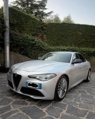 Alfa Romeo Giulia Super 2.2 Diesel AT8 150cv