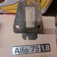 Alfa Romeo 75  supporto motore e targhetta