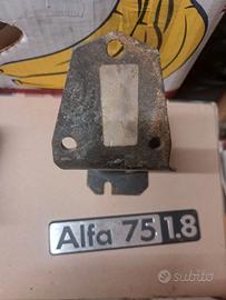 Alfa Romeo 75  supporto motore e targhetta