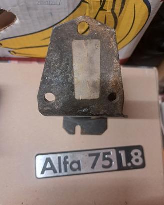 Alfa Romeo 75  supporto motore e targhetta