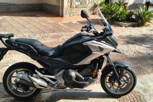 Honda nc750 x del 2016