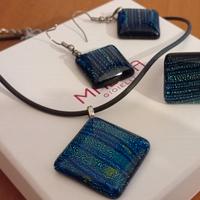 set di orecchini, collana e anello 