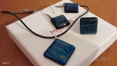 set di orecchini, collana e anello 