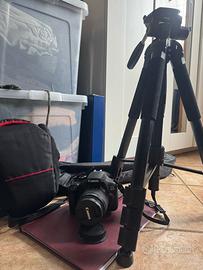 Fotocamera Reflex Canon EOS 4000D + Accessori