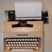 Macchina da scrivere "Olivetti Lettera 35" 