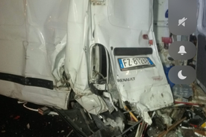 Furgone Renault Master tamponato, anno 2010