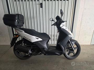 Scooter Kimco Agility 150 bauletto maxi 