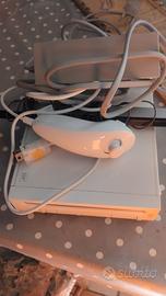 Wii completa di alimentatore ed 1 gioco