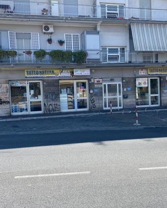 Oltre 3 vetrine a Tivoli