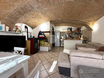 CASA SEMINDIPENDENTE A BOLLENGO