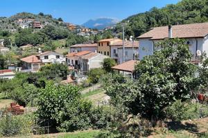 Casa indipendente con giardino