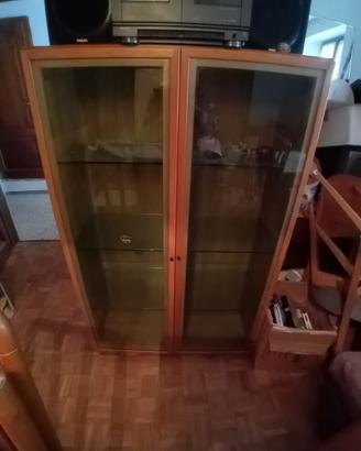 vetrina legno con ripiani vetro